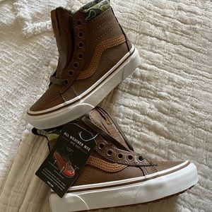 𝅺BOYS 10.5 Kid Brown Camo High Top Vans